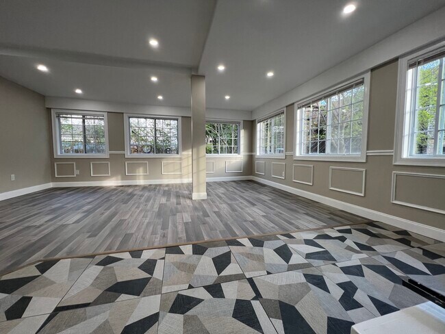 Building Photo - 324 Farrington St