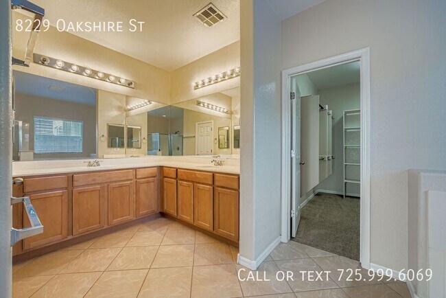 Building Photo - 8229 Oakshire St