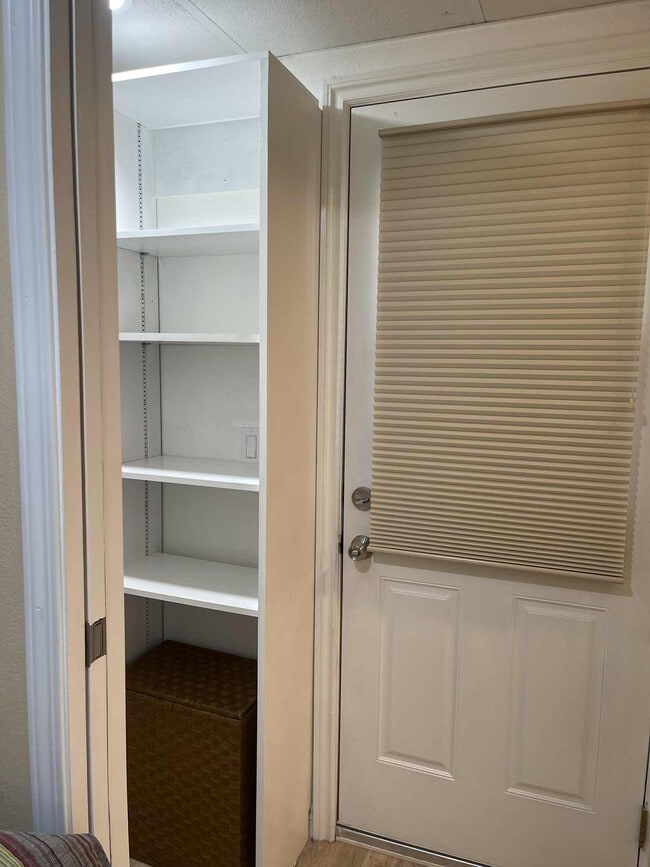 Building Photo - 1414 Western Dr