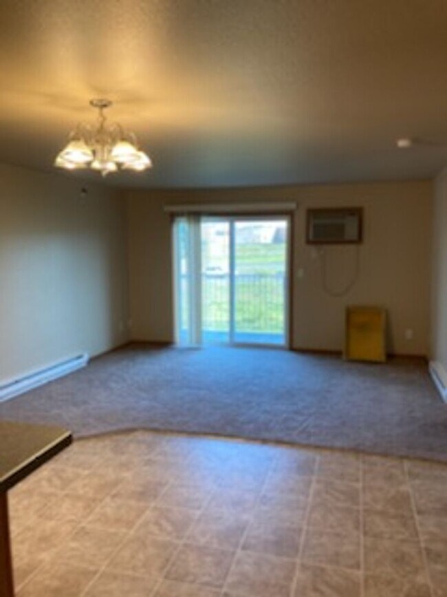 Building Photo - Rare!!! 3 Bed 2 Bath at Boulder!