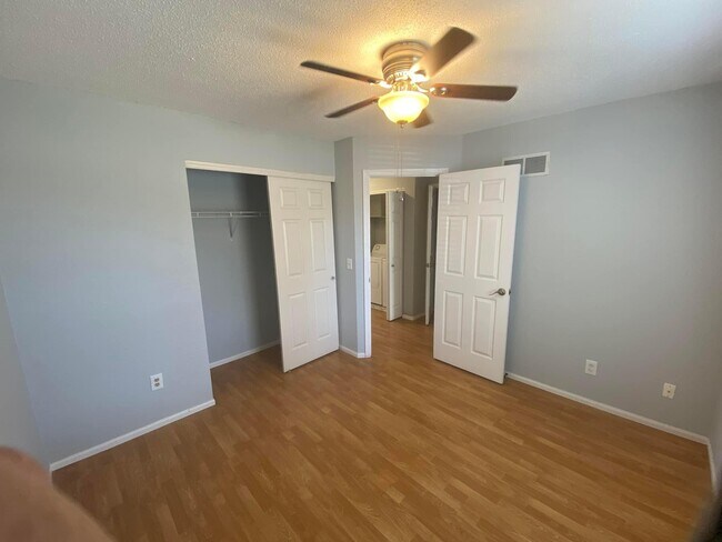 Building Photo - 3 Colonist Retreat Ct