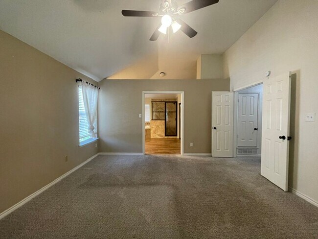 Building Photo - 3222 Mapleridge Dr