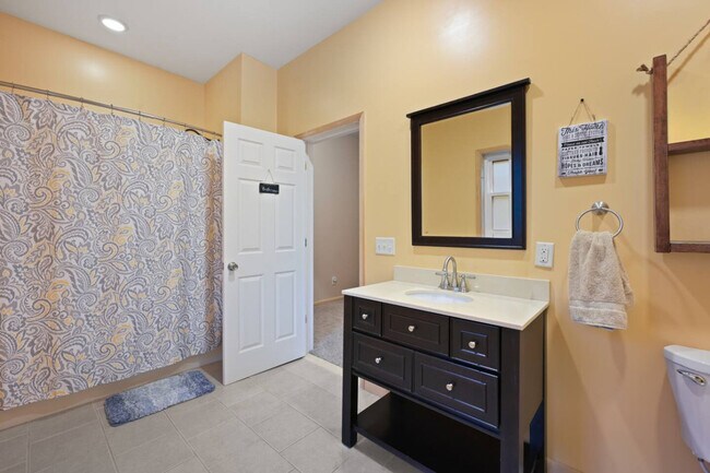 Building Photo - 1724 Calhoun Hill Rd