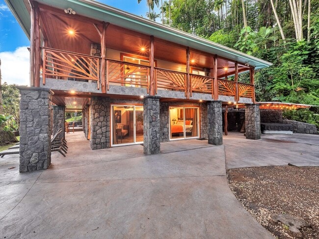 Building Photo - Oceanfront Estate: The Honolii Hale
