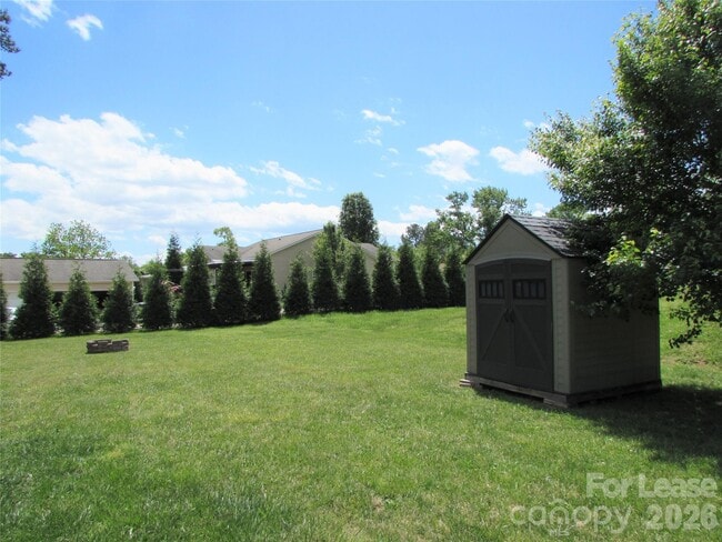 Building Photo - 371 West Ave