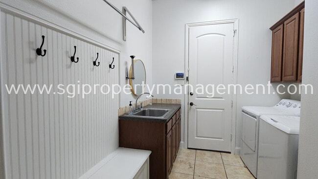 Building Photo - 406 Running Bear Ct