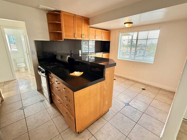 Building Photo - Spacious 4 Bedroom, 3 Bathroom Home with Driveway