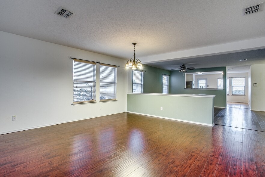 Building Photo - 3820 Bandera Ranch Rd