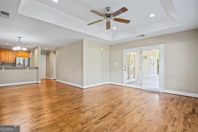 Building Photo - 1043B Clubhouse Ln