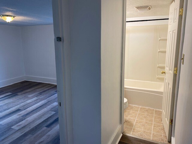 Building Photo - 1218 Lincoln Ave