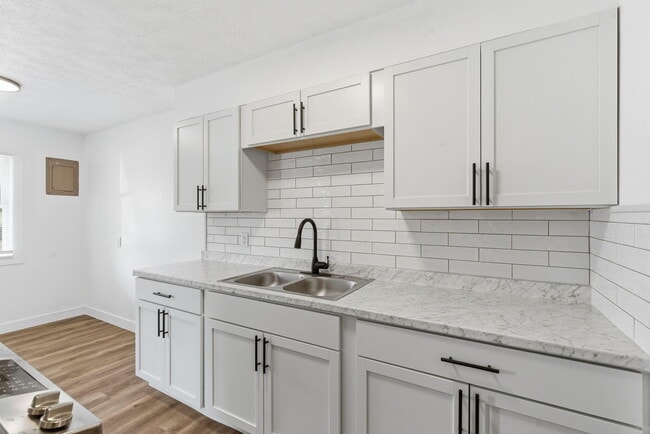 Building Photo - 520 N Park Ave