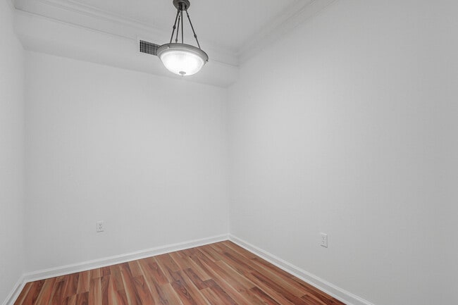 Building Photo - 3110 Myrtlewood Cir E