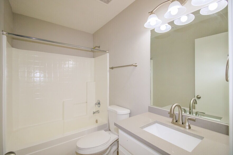 Building Photo - 3174 Hunter Farm Way