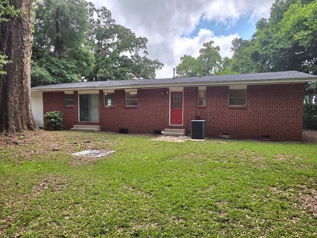 Building Photo - Quaint 3-Bedroom, 2-Bath Home