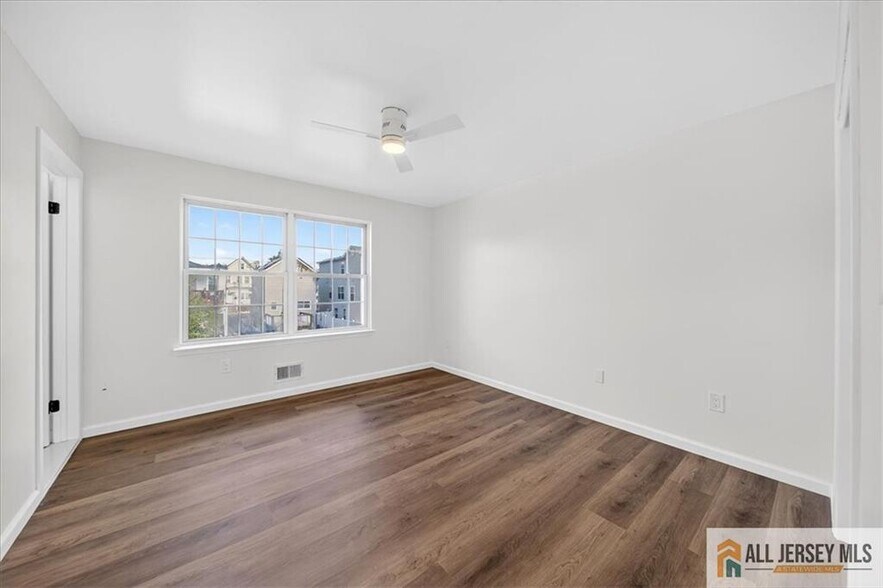 Building Photo - 19 Harris St