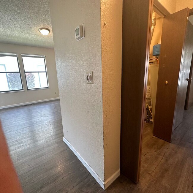 Building Photo - 281 Quail Wy