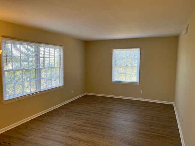 Building Photo - **UPCOMING**3 bedroom / 2 bathroom Home fo...