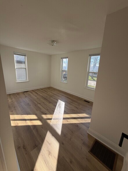 Building Photo - 456 Michigan Ave