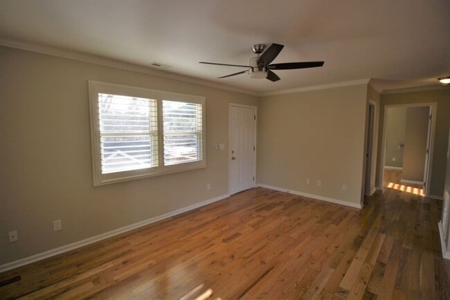 Building Photo - West AVL - Great apartment close to all th...