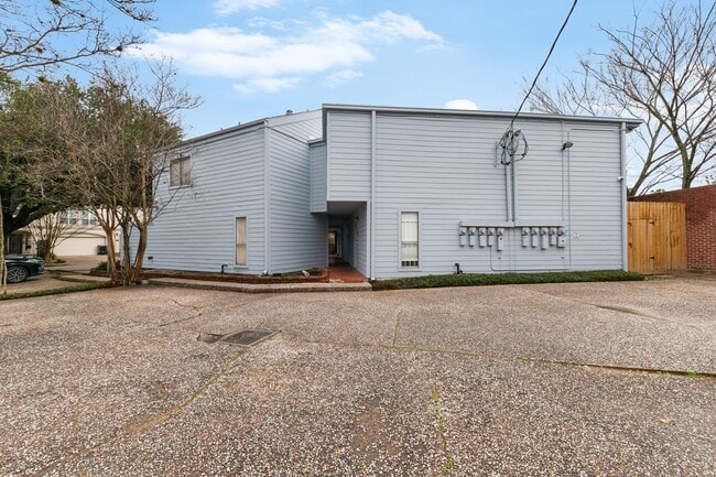 Building Photo - 701 Rosedale St