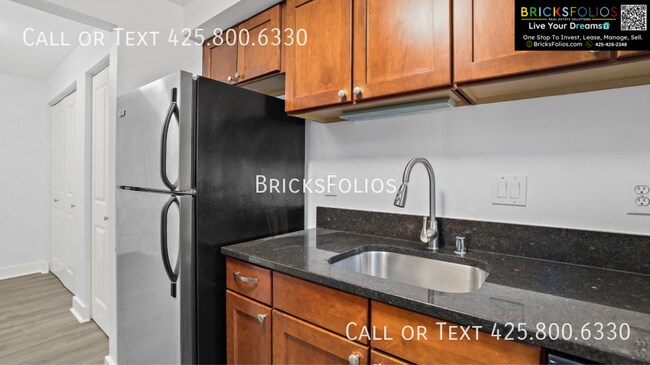 Building Photo - 15242 SE 43rd Ct