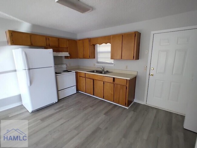 Building Photo - 7214-32 Live Oak Loop