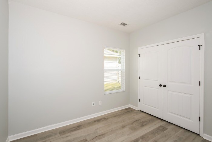 Building Photo - 3289 Alexandria Dr