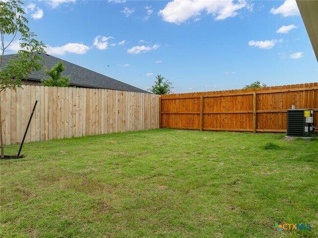 Building Photo - 5101 Rose Petal Ct