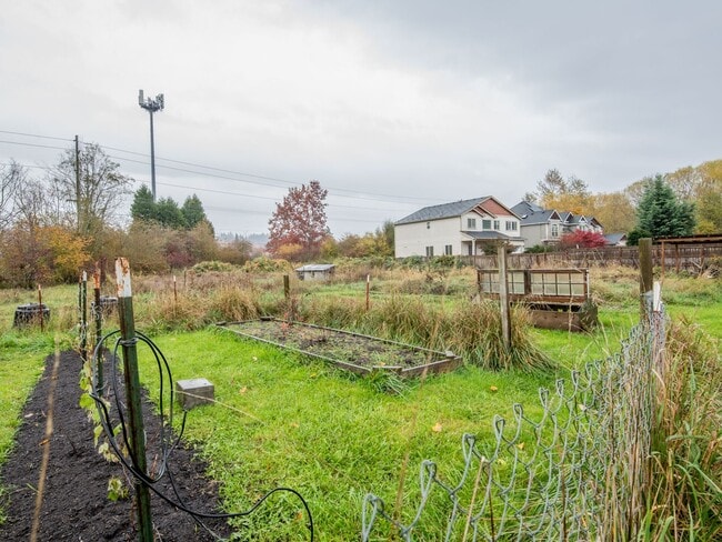 Building Photo - Adorable 2-bdrm/2-bath barn conversion home off River Road—Rural feel, close to everything