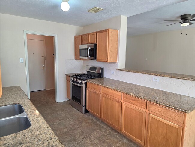 Building Photo - 16106 Darwood Ct