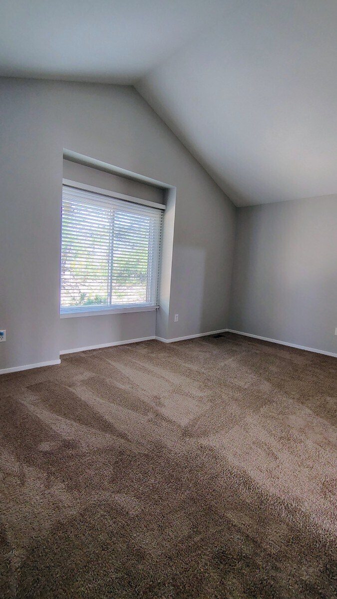 Building Photo - 24757 Bashian Dr