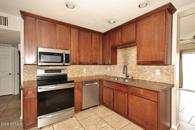 Building Photo - 2314 E Montecito Ave