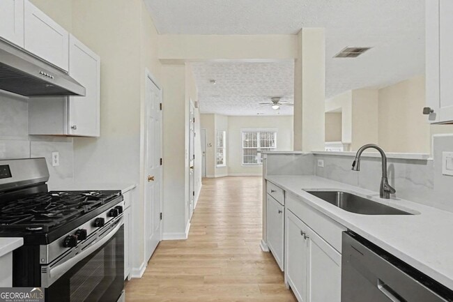 Building Photo - 2545 Walden Lake Dr