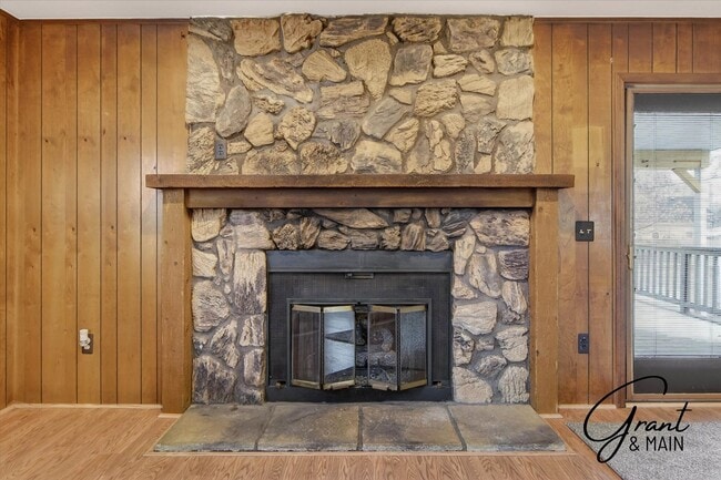 Building Photo - 3 bedroom 2 bath