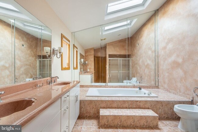 Building Photo - 509 Long Ln