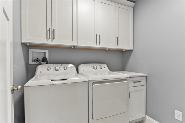 Building Photo - 95 Honeysuckle Rd