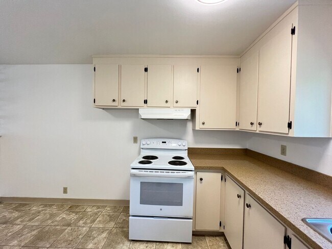 Building Photo - EBS T 1172-1176