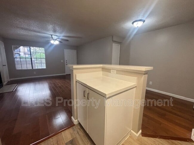 Building Photo - 390 Lake Placid Ct