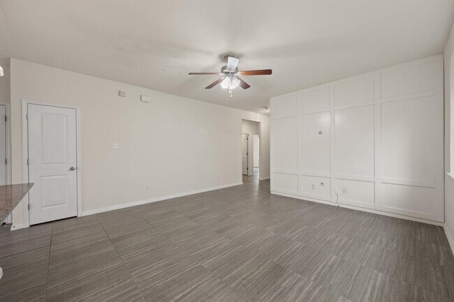 Building Photo - 604 Palmilla St