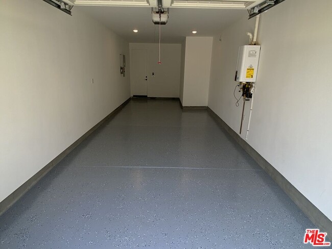 Building Photo - 1651 S Hayworth Ave