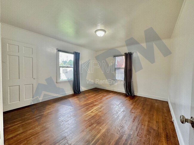 Building Photo - 875 W Alpine Ave