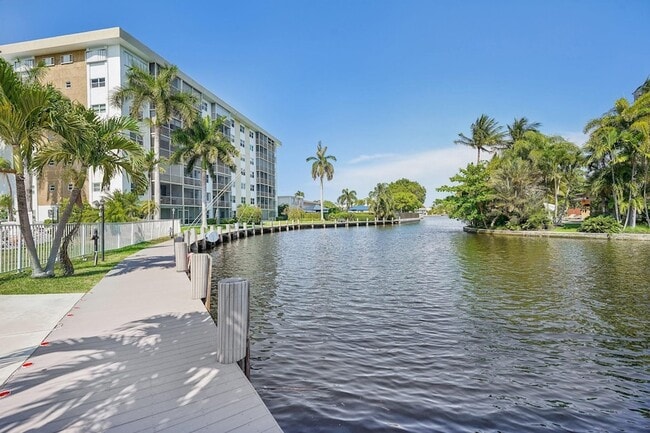 Building Photo - 3040 NE 16th Ave