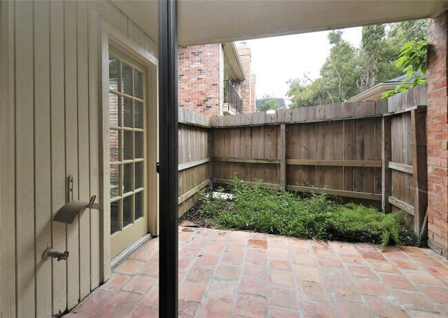 Building Photo - 1601 S Shepherd Dr