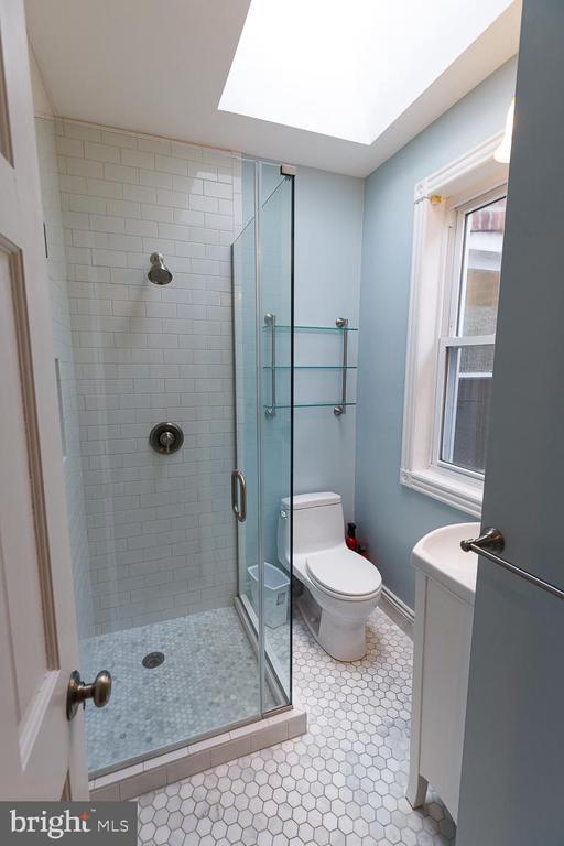 Building Photo - 809 Kentucky Ave SE