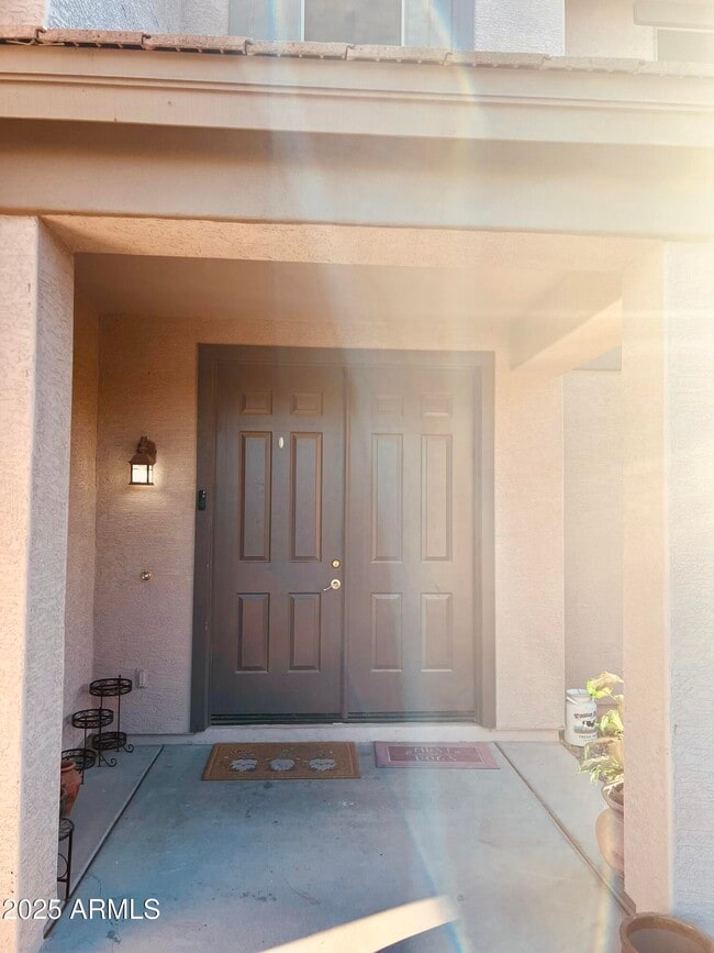 Building Photo - 1807 E Valencia Dr