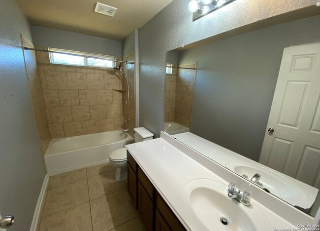 Building Photo - 128 Kasper Dr