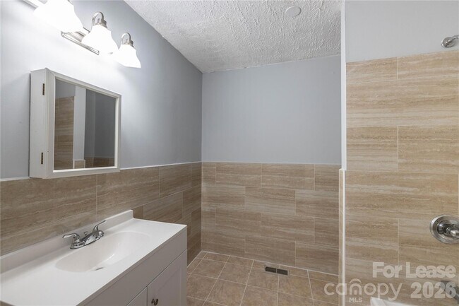 Building Photo - 420 Eastover Ave