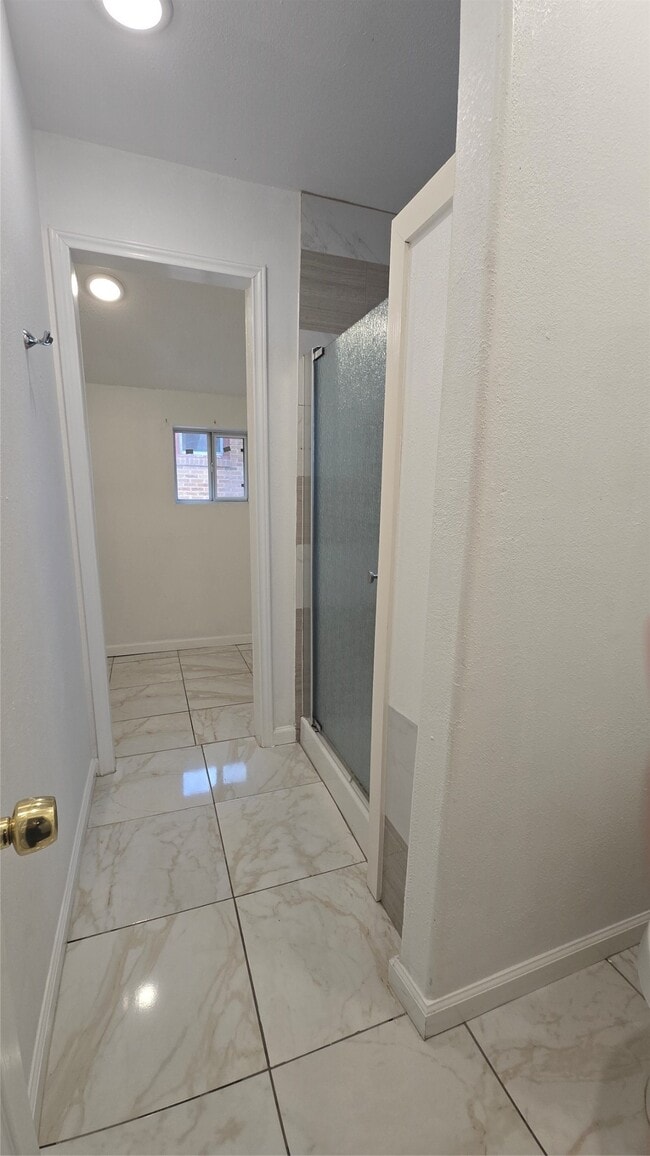 Building Photo - 421 Sidney St