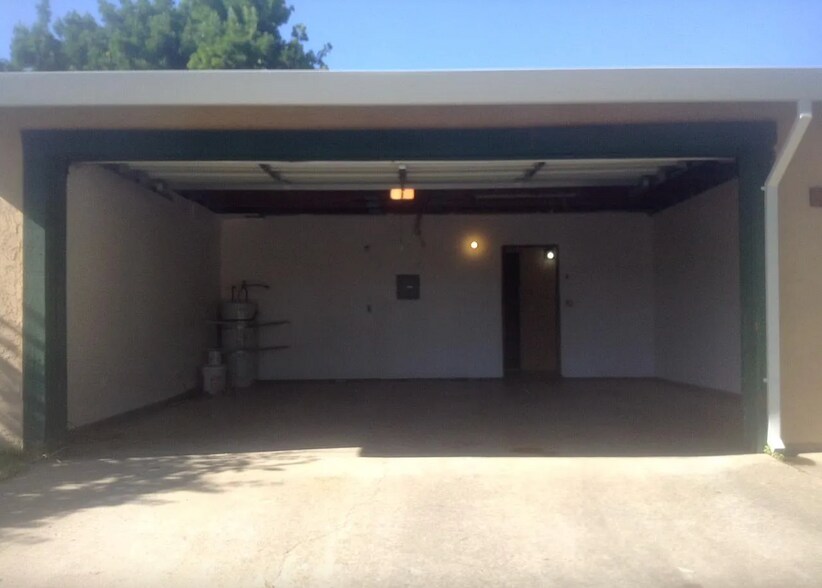 Building Photo - 9435 Maria Way