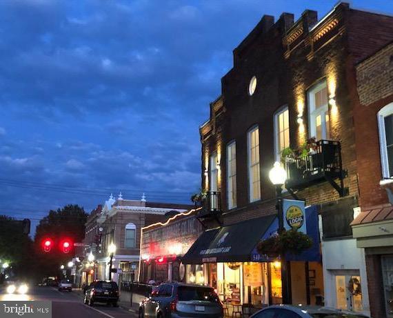 Building Photo - 171 E Davis St